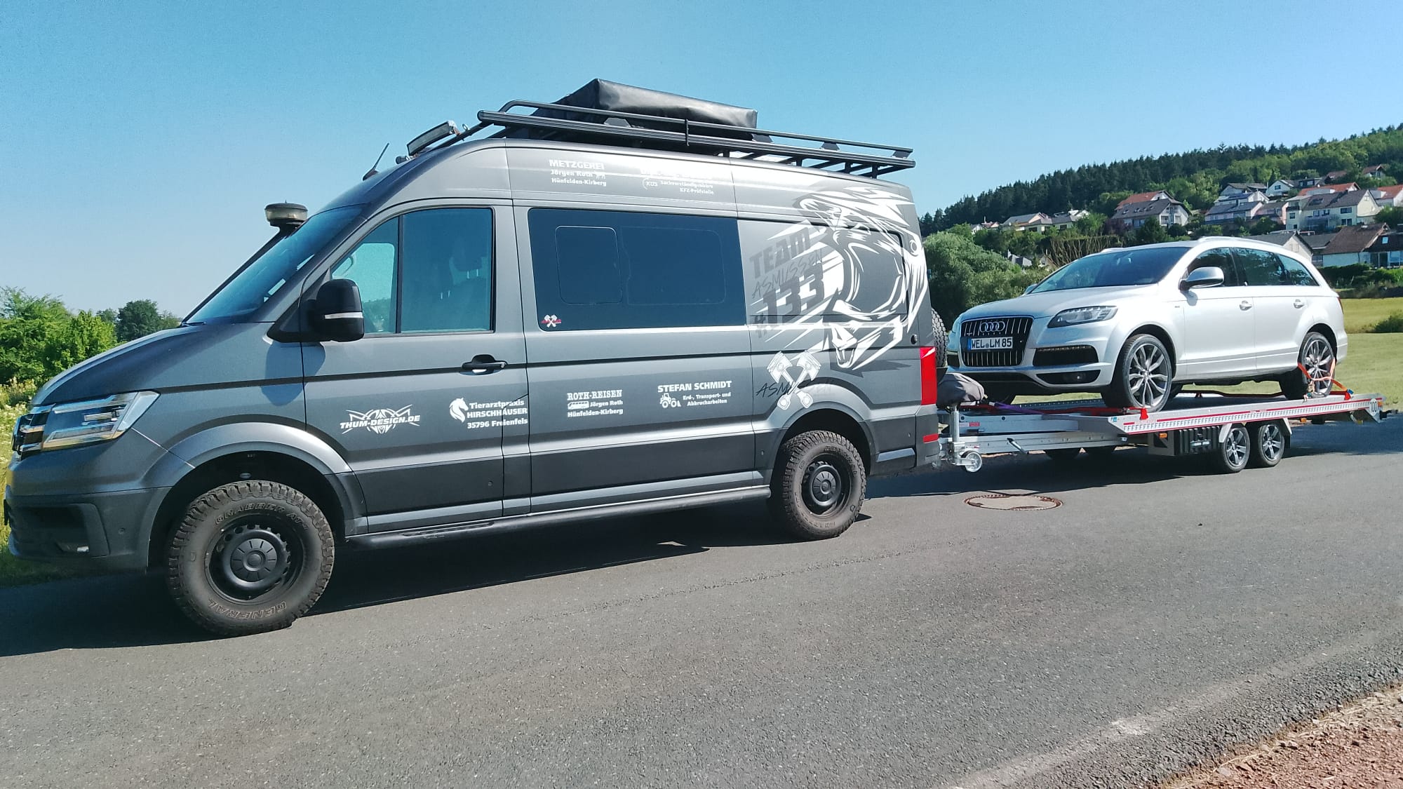 Abschlepp-Service – Fahrzeugtransport auf dem Autotrailer